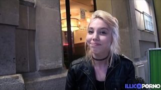 Kimber défoncée et sodomisée en plan à trois